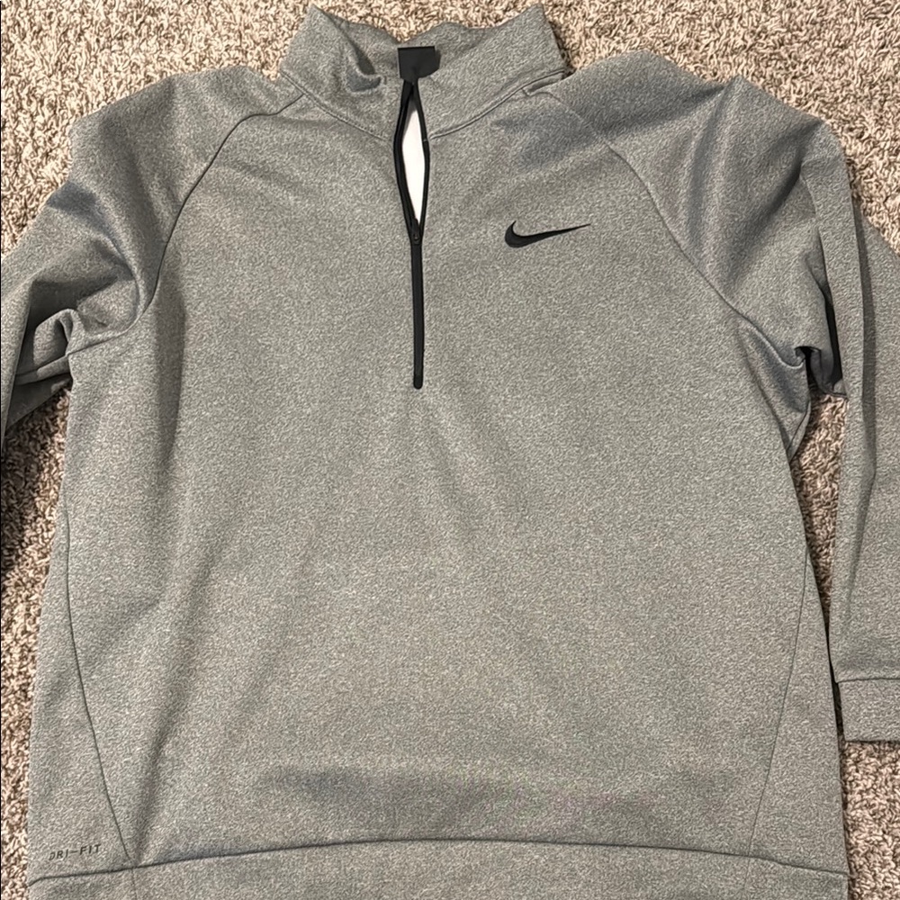 Nike Men's 1/4 zip jacket in Gray